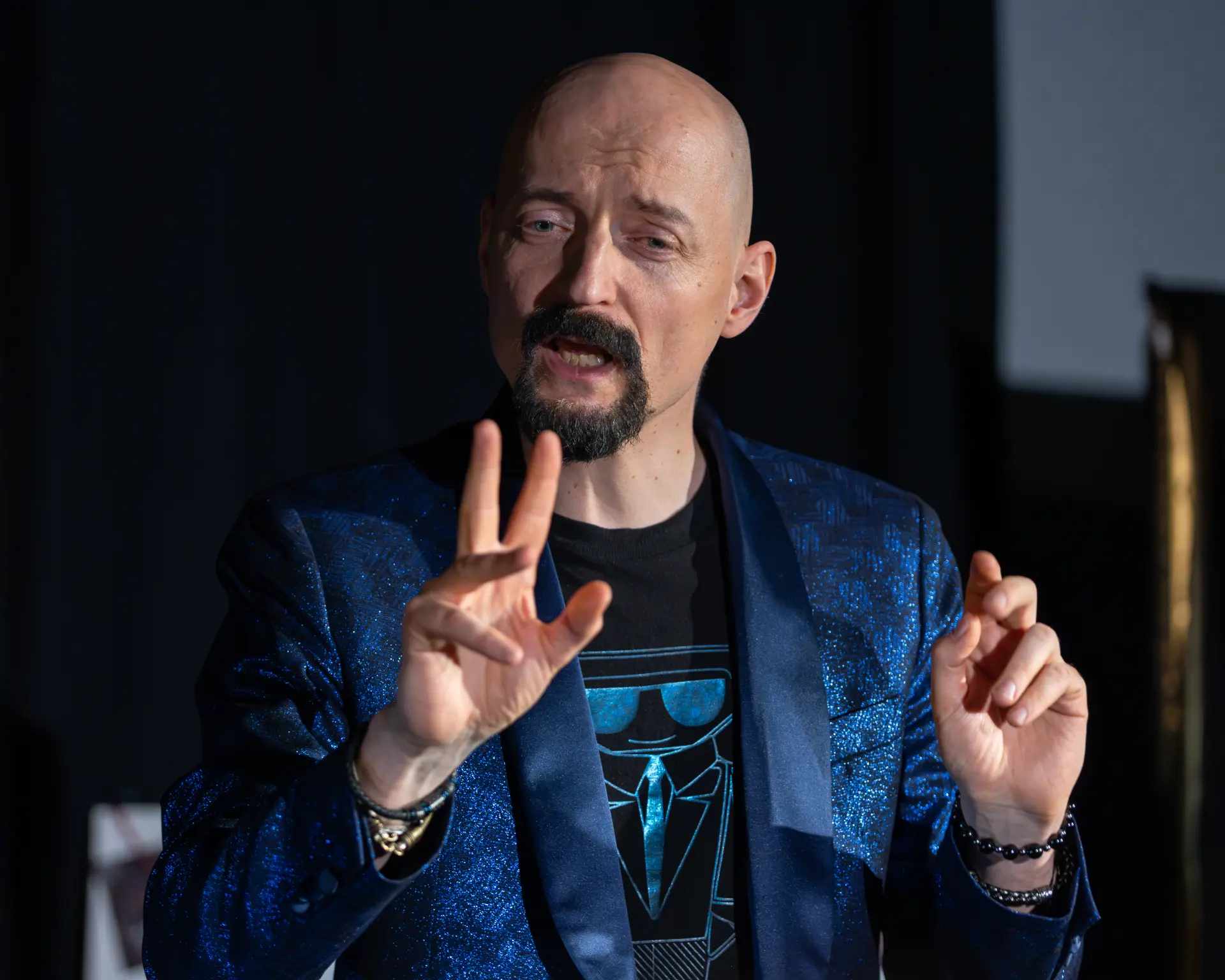 OP Komonen — mentalismi, elävä esitys